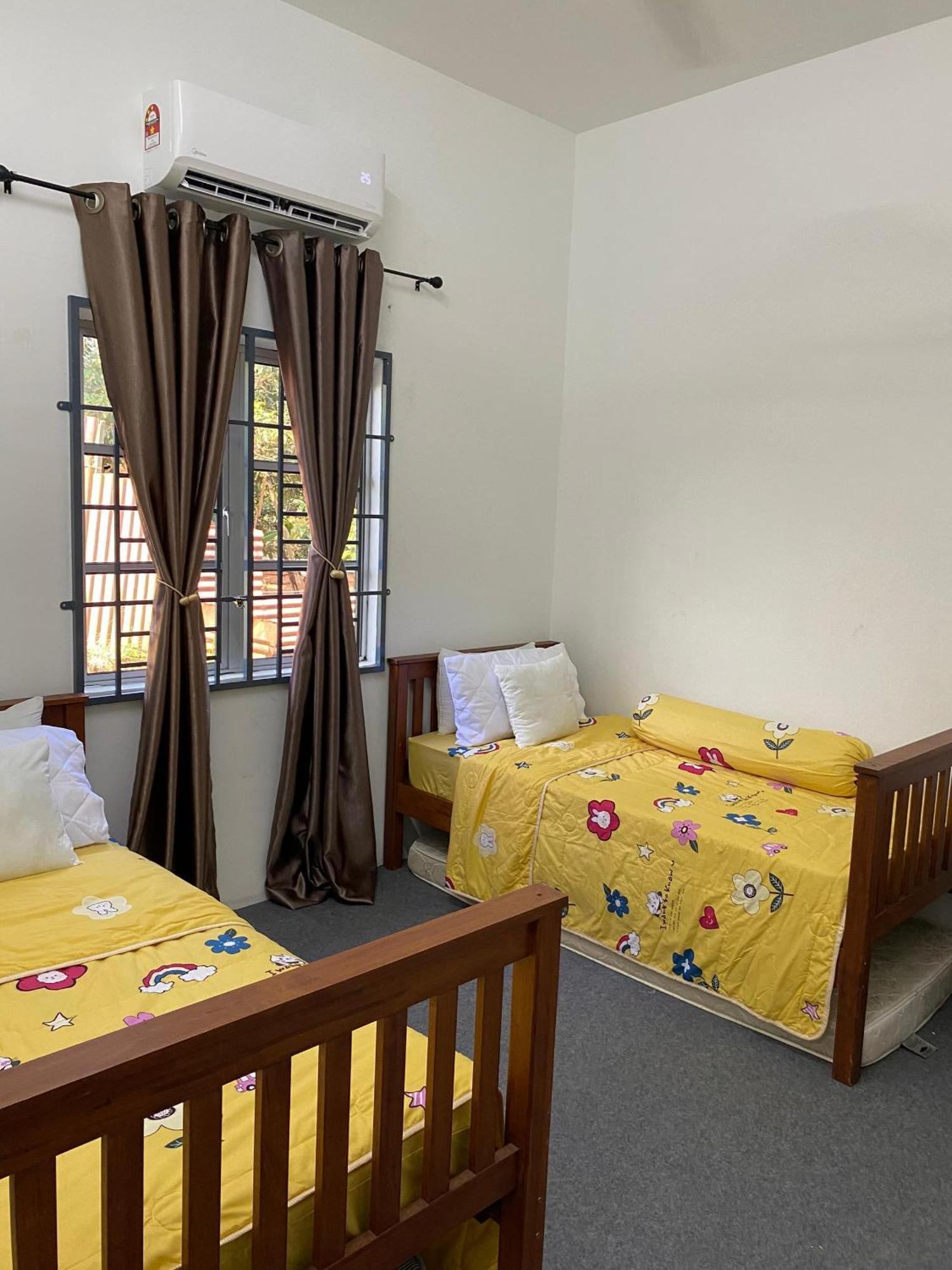 Kencana L&k Holiday home Ayer Molek