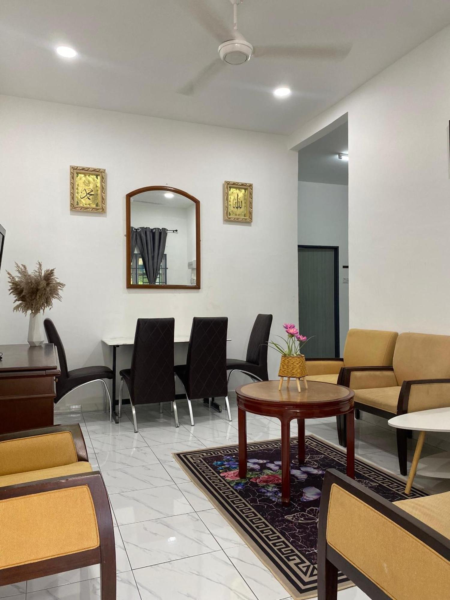 Kencana L&k Holiday home *